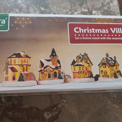 Melinera Christmas village new in original box