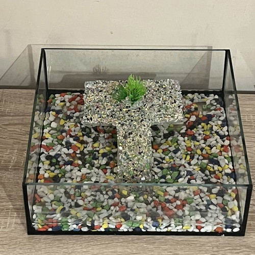 Turtle Bowl like new with Bar, Colored Pebbles, Food and Water Drops