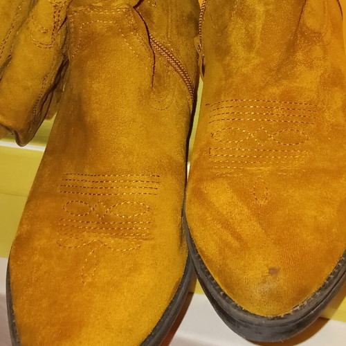 Tan cowboy boots size 41