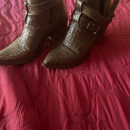 Booties gold metallic like new, size 39