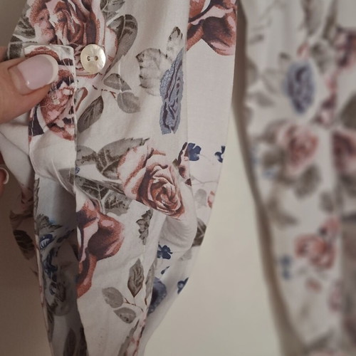 Colloseum floral blouse like new, size S, multicolor