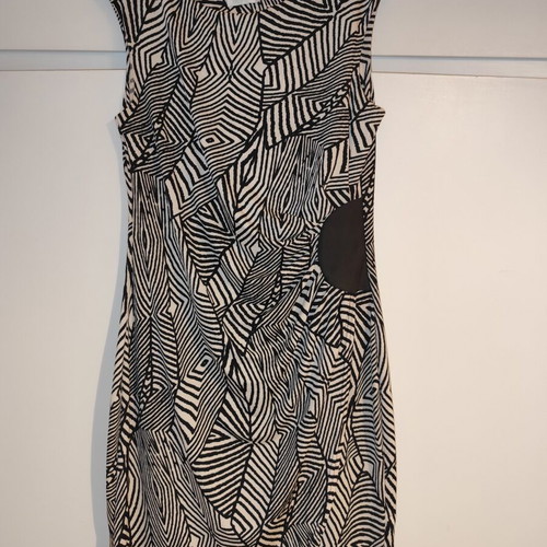 Elastic dress with geometric pattern size L like new