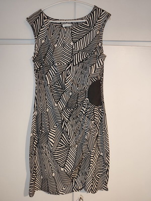 Elastic dress with geometric pattern size L like new