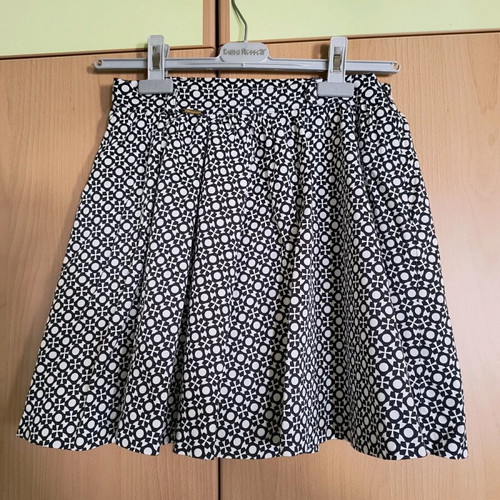 BSB skirt with black and white pattern like new