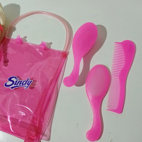 Sindy Hasbro 90's doll with mirror and brush, like new
