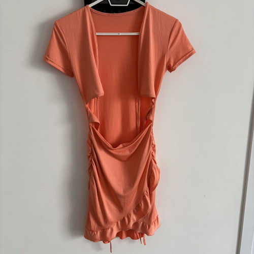 Coral backless short-sleeve dress