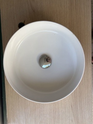 Bathroom sink like new, round 35 cm, white glossy porcelain, countertop