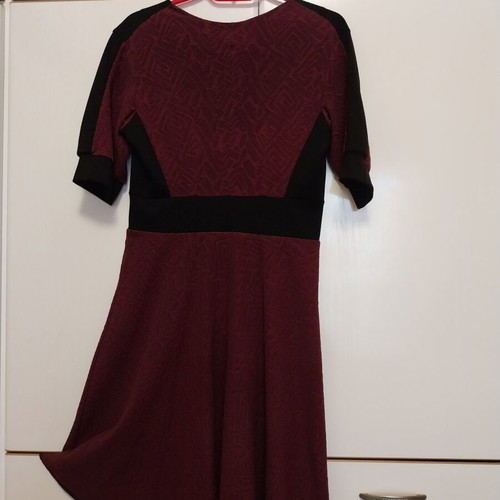 Tube fitted dress used, burgundy color