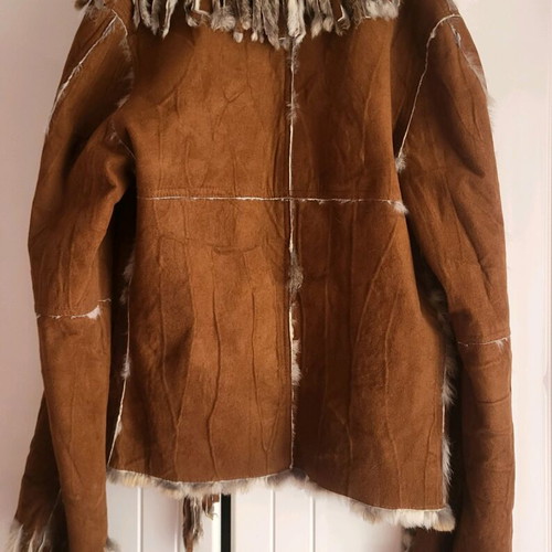 Women's short brown fur coat with castor like new