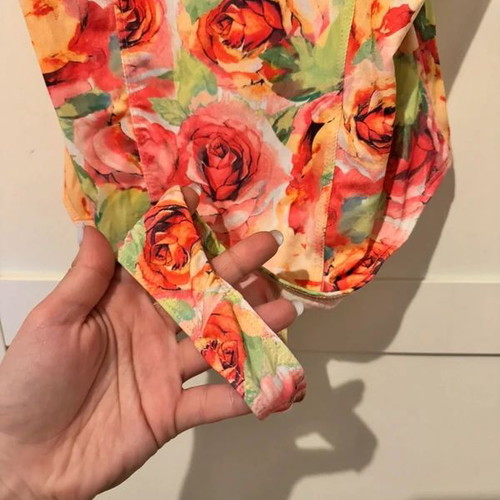 Bershka floral bodysuit like new, size M