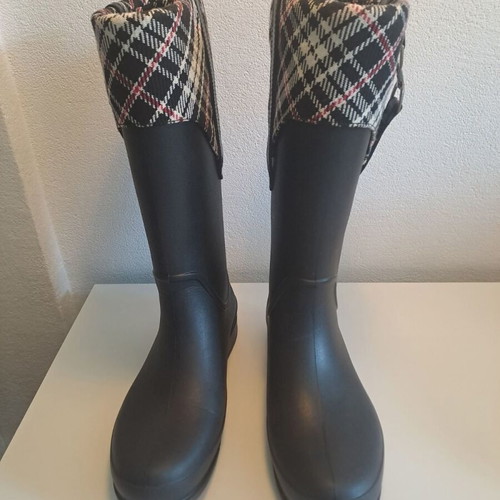 Crocs Bridle Wellie Waterproof Boots size 42 like new, black with plaid
