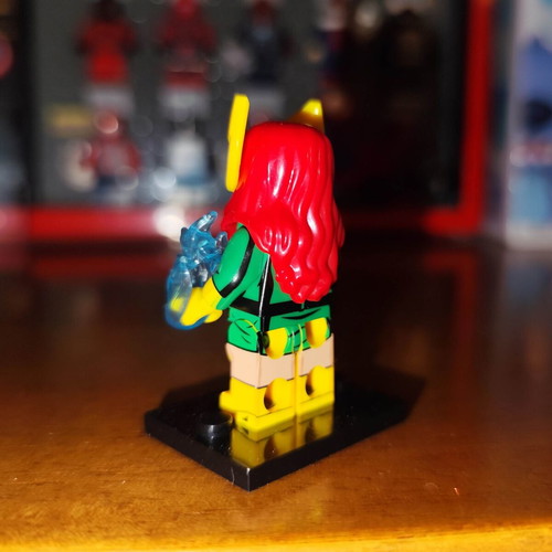 Jean Grey Green-Yellow Suit minifigure like new
