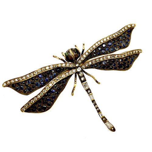 18k Butterfly Ring like new with diamonds and sapphires