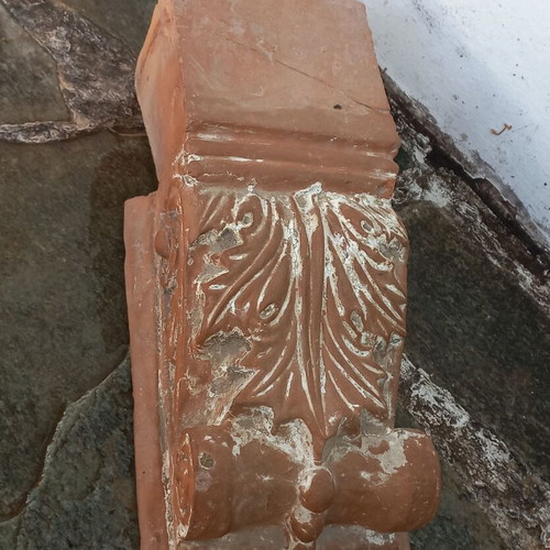 Ceramic corbel used, small size
