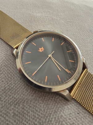 MVMT Boulevard unisex watch with mesh strap and dark dial