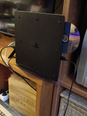 PlayStation 4 Slim 500GB like new with games and controller