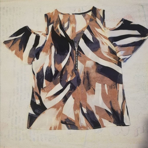Top and shorts like new, multicolor and black
