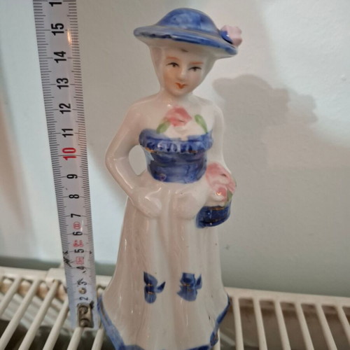 Ceramic Lady Figurine Statue like new