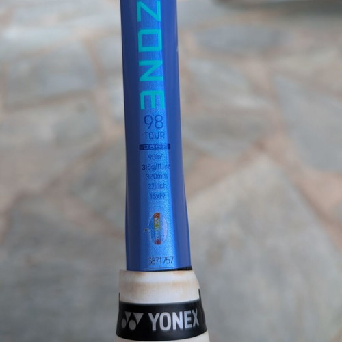 Yonex Ezone 98 Tour tennis racket like new, grip 3