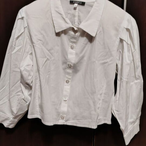 Benissimo crop shirt with balloon sleeve, pleats and pads like new