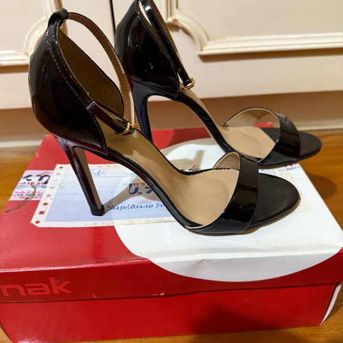Nak black patent leather high-heeled sandals like new, size 38