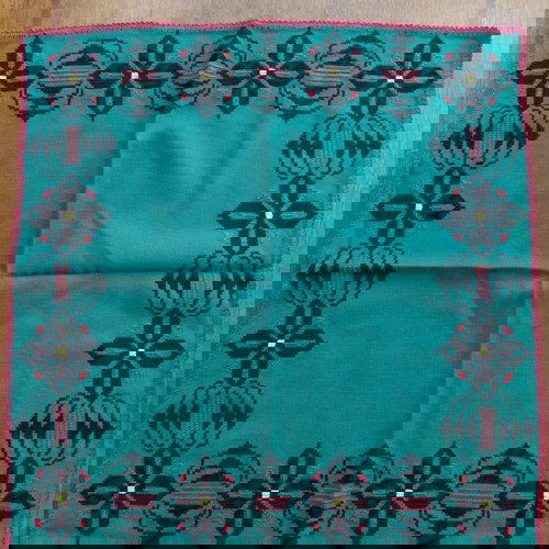 Σετ 2 κεντημένα καρέ σταυροβελονιάς με χειροποίητη πλεκτή δαντέλα, καινούργια