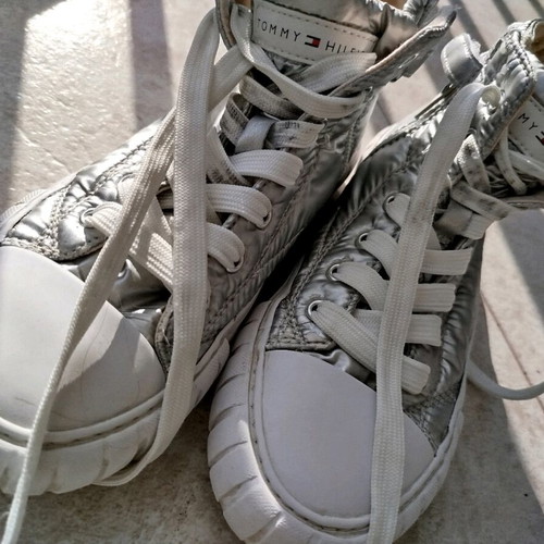Tommy Hilfiger athletic shoes size 35 gray like new