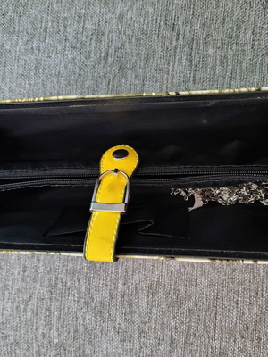 Τσάντα clutch με αλυσίδα, μαύρη και κίτρινη