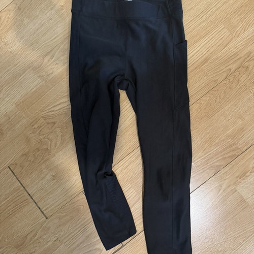 Domyos Capri leggings and black shirt gift