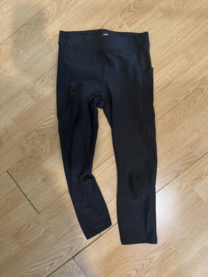 Domyos Capri leggings and black shirt gift