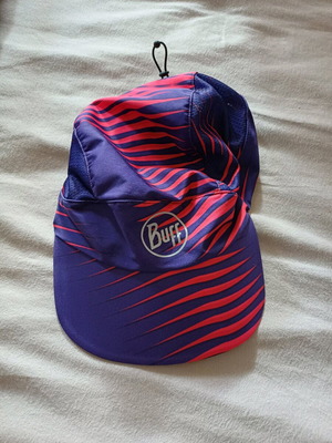 Buff women's hat like new, pink and purple, size M