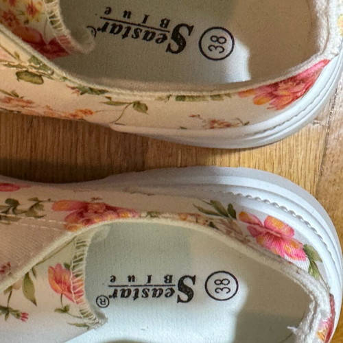 Seastar women's athletic shoes new with flowers size 38 white