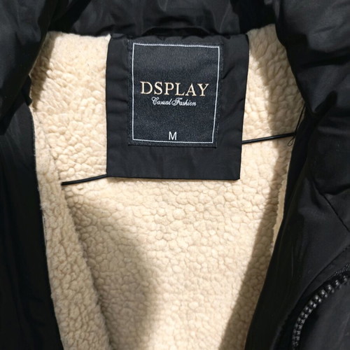 Dsplay black thick jacket like new with fur