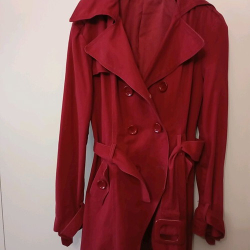 Women's trench coat like new, velvet texture, burgundy color