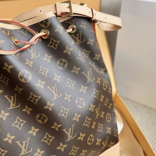 Louis Vuitton Noé Monogram Canvas shoulder bag like new, beige and brown