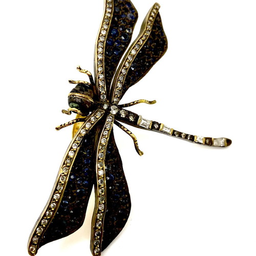 18k Butterfly Ring like new with diamonds and sapphires
