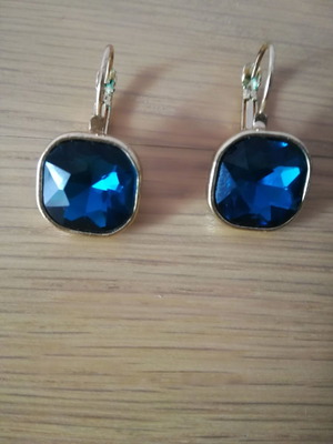Gold-plated earrings with blue stones, very elegant