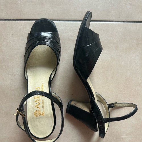 Leather shoes used with visible marks, size 37