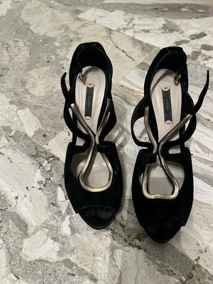 Zara sandals used, black with gold details, size 39