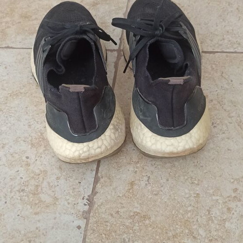 Adidas Ultraboost 22 running shoes, size 41, black