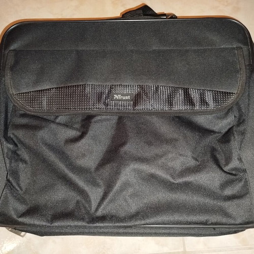 Trust laptop bag up to 15.6" like new with strap