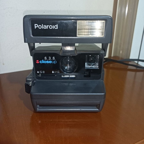 Polaroid 636 Closeup instant camera with flash