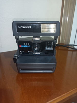 Polaroid 636 Closeup instant camera with flash