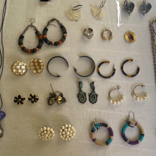 Set of vintage jewelry used
