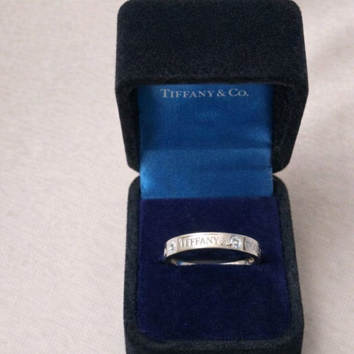 Elegant ring like new, size 19 mm, silver, full set