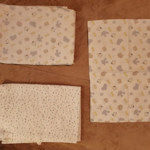 Nef Nef crib sheets used, set of 2 sheets and pillowcase