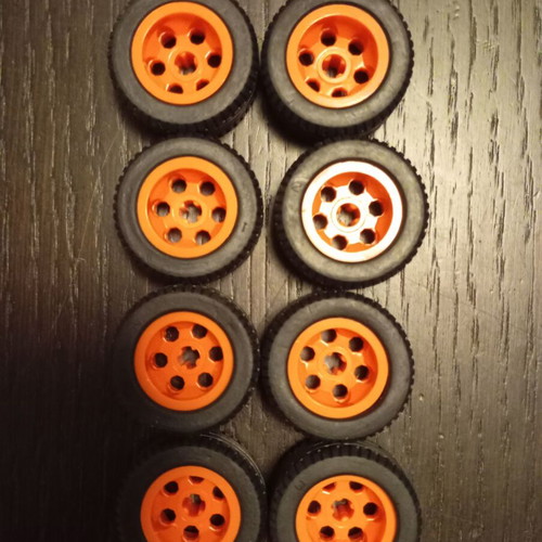 Lego wheels like new, 8 orange pieces