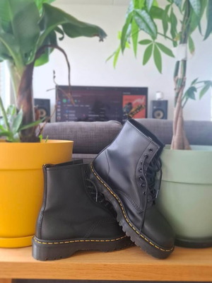 Dr. Martens 1460 Bex δερμάτινες μπότες καινούργιες, νούμερο 45, μαύρες
