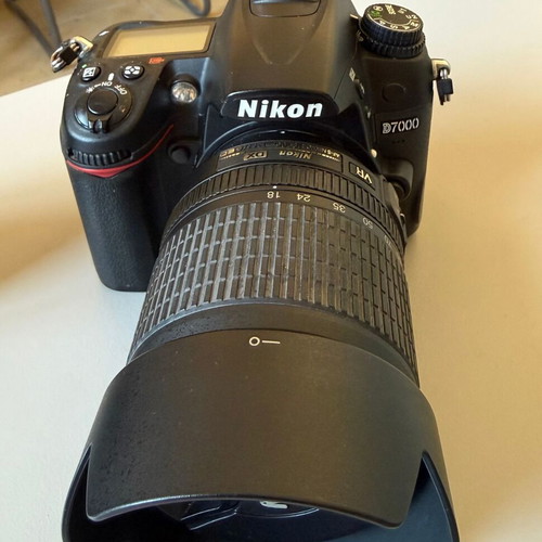 Nikon D7000 camera kit like new with 3 lenses 18-105mm, 35mm f/1.8, 50mm f/1.8
