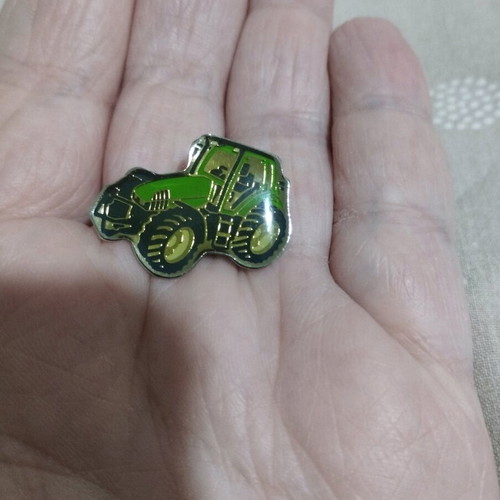 John Deere vintage pin like new